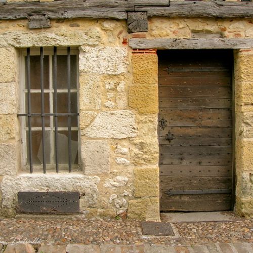 Fenêtre et porte à Bergerac
